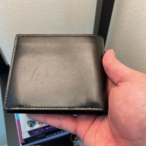 Gucci Embroidered Bi-Fold Wallet - Picture 7 of 9